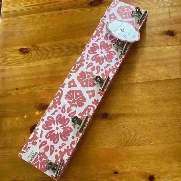 COPY - New wall hanging with clips - Picture 3 of 9